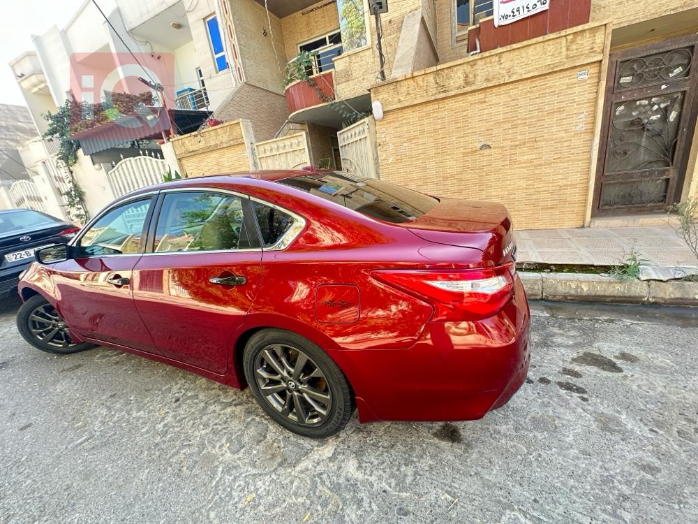 نيسان ألتيما